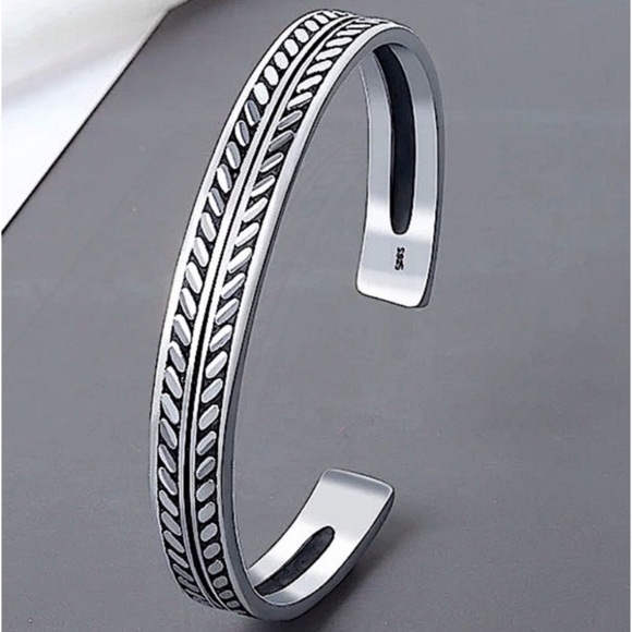 Pattern Design Stainless Cuff Bangle Bracelet - Picture 2 of 5